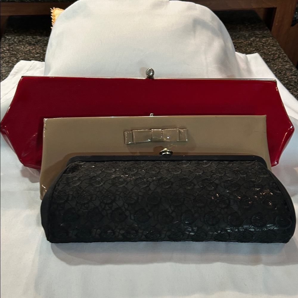 Vintage Women's Clutch Bags in Black, Beige, and Red GUC